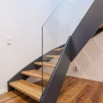 Zweiwangentreppen mit glas gelander - Holztreppen aus Polen
