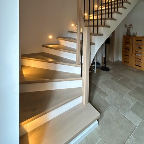 treppen_auf_beton Treppen auf Beton, Holz Handlauf, Eichenstufen