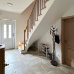 Treppen auf Beton, Holz Handlauf, Eichenstufen