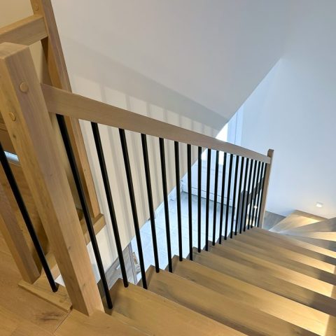 Treppen auf Beton Treppen auf Beton, Holz Handlauf, Eichenstufen